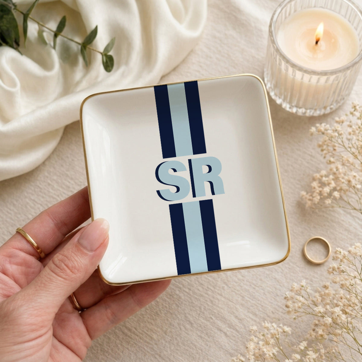 Personalisierte Ringschale mit Schattenmonogramm