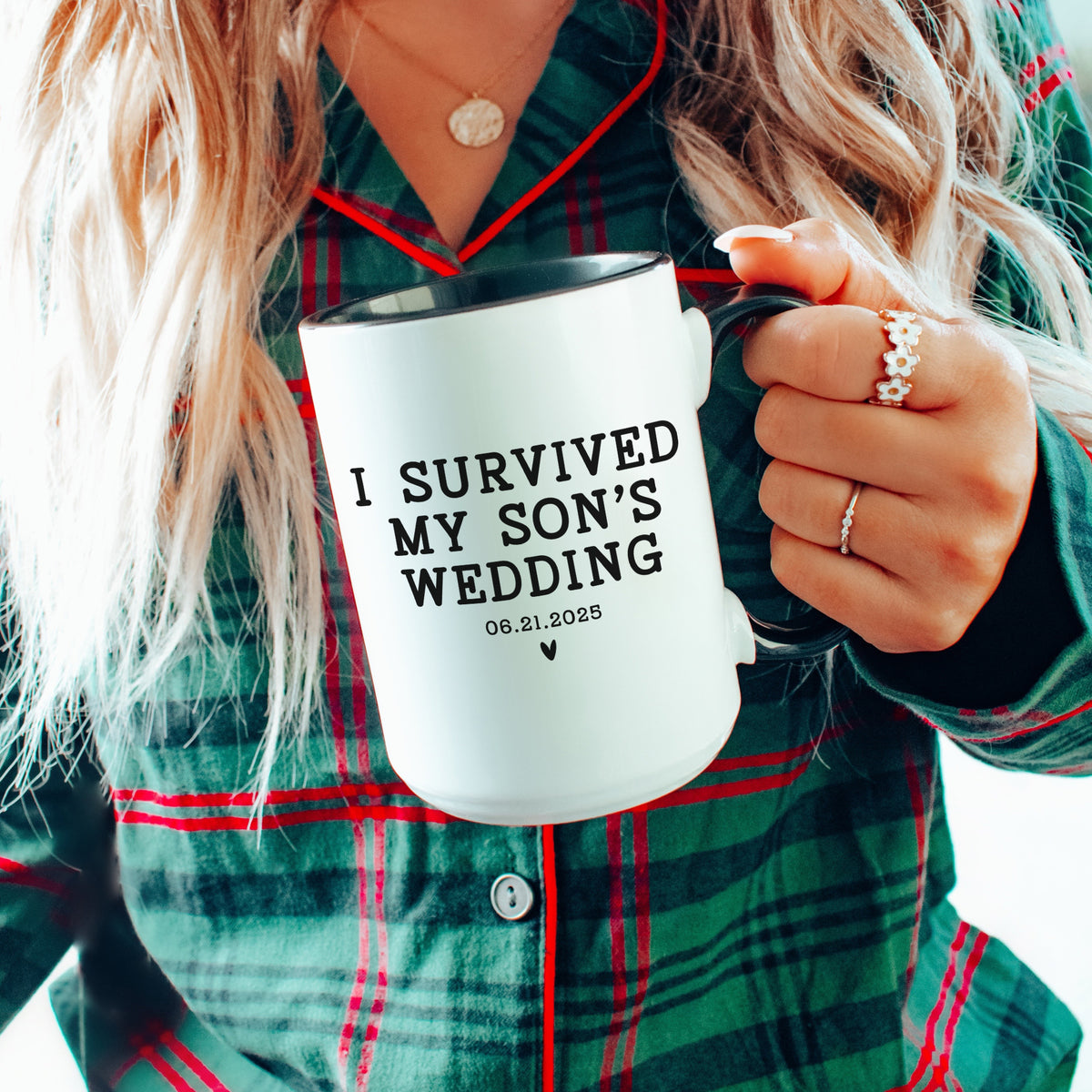Taza personalizada «Sobreviví a la boda de mi hijo»