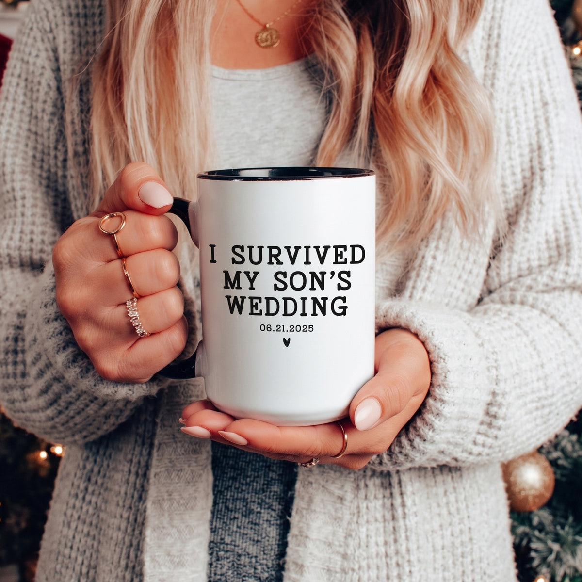 Taza personalizada «Sobreviví a la boda de mi hijo»