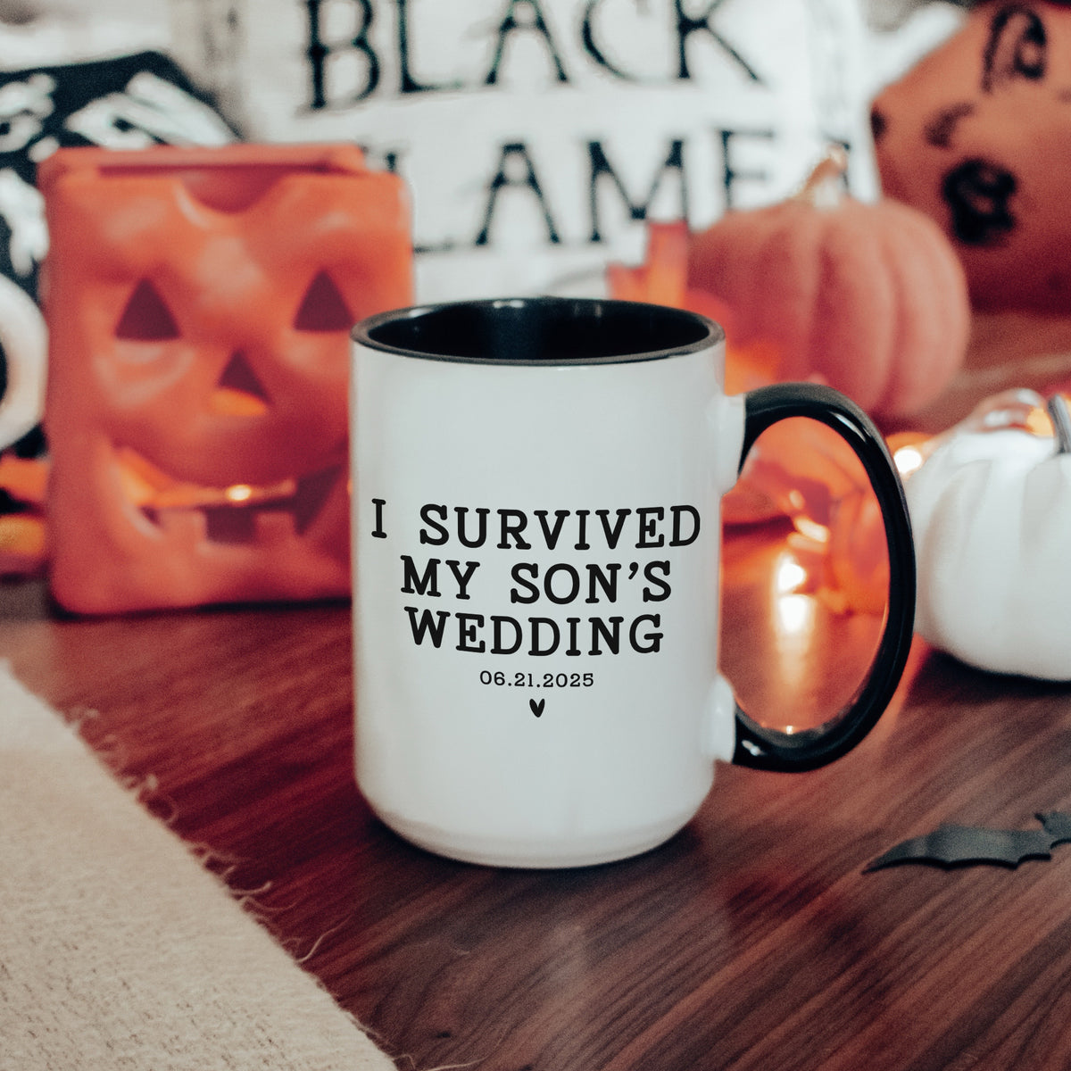 Taza personalizada «Sobreviví a la boda de mi hijo»