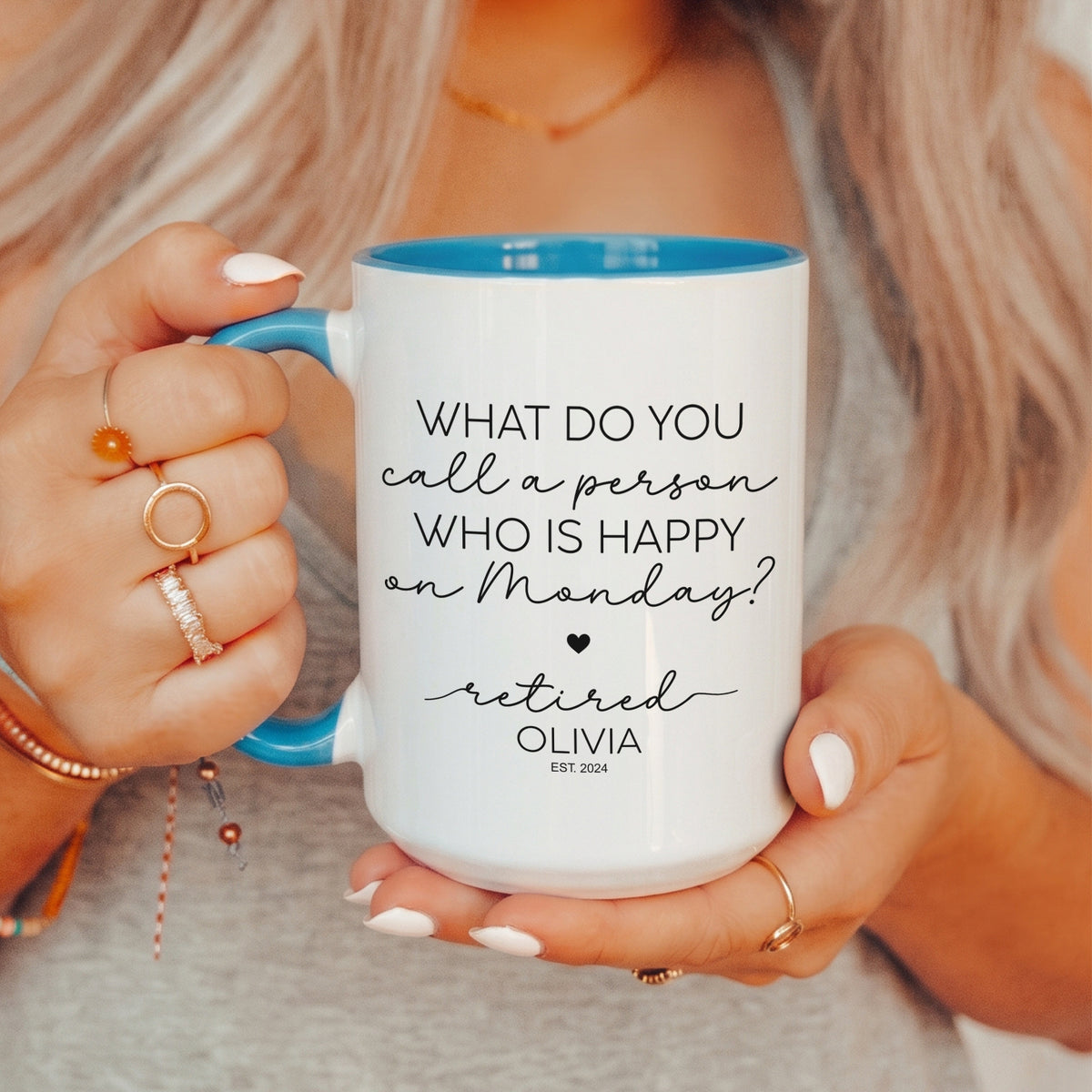 Personalisierte Tasse: Wie nennt man jemanden, der montags glücklich ist?