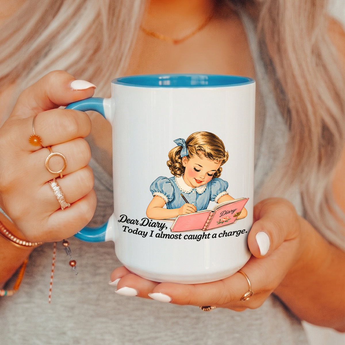 Retro-Keramikbecher mit sarkastischem Humor rund um die Arbeit – „Heute hätte ich fast eine Anzeige kassiert“