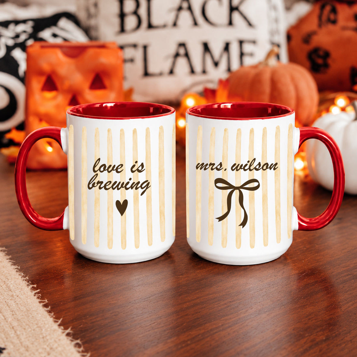Personalisierte Tasse „Liebe liegt in der Luft“