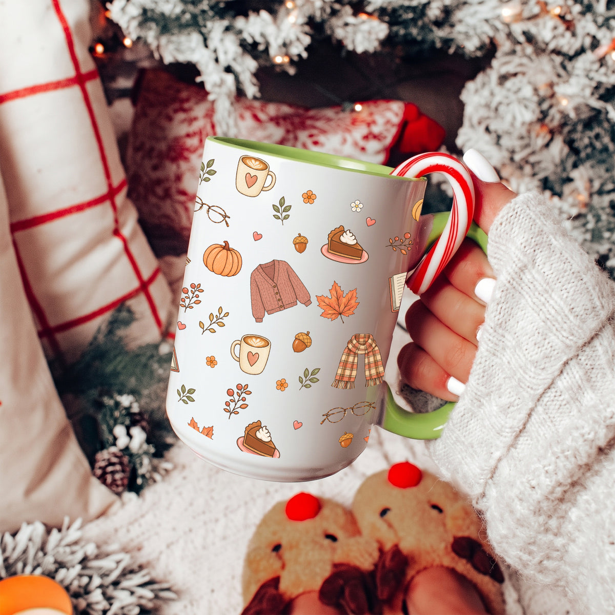 Gemütliche Kaffeetasse im Cottagecore-Stil mit kleinem Herbstmuster – „Gemütlicher Herbst“