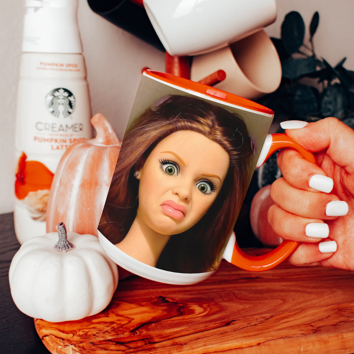 Kaffeetasse mit Ekel-Doll-Meme