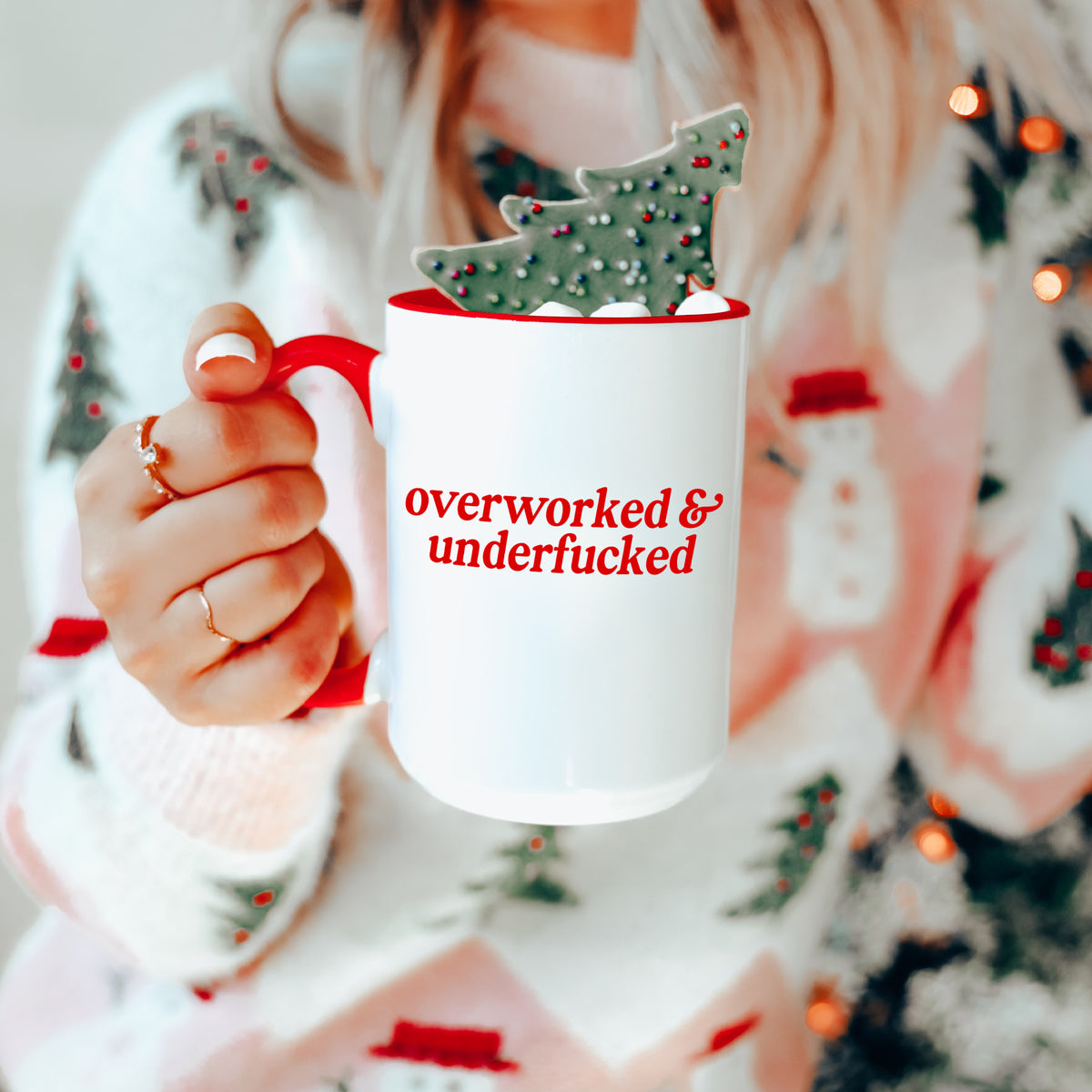 Tasse „Überarbeitet & untervögelt“