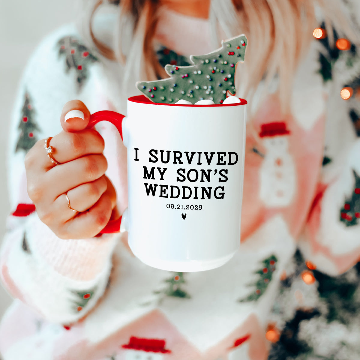 Taza personalizada «Sobreviví a la boda de mi hijo»