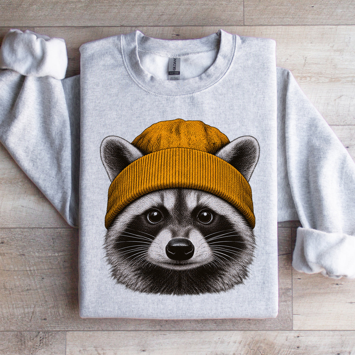 Sudadera con un mapache con gorro de lana