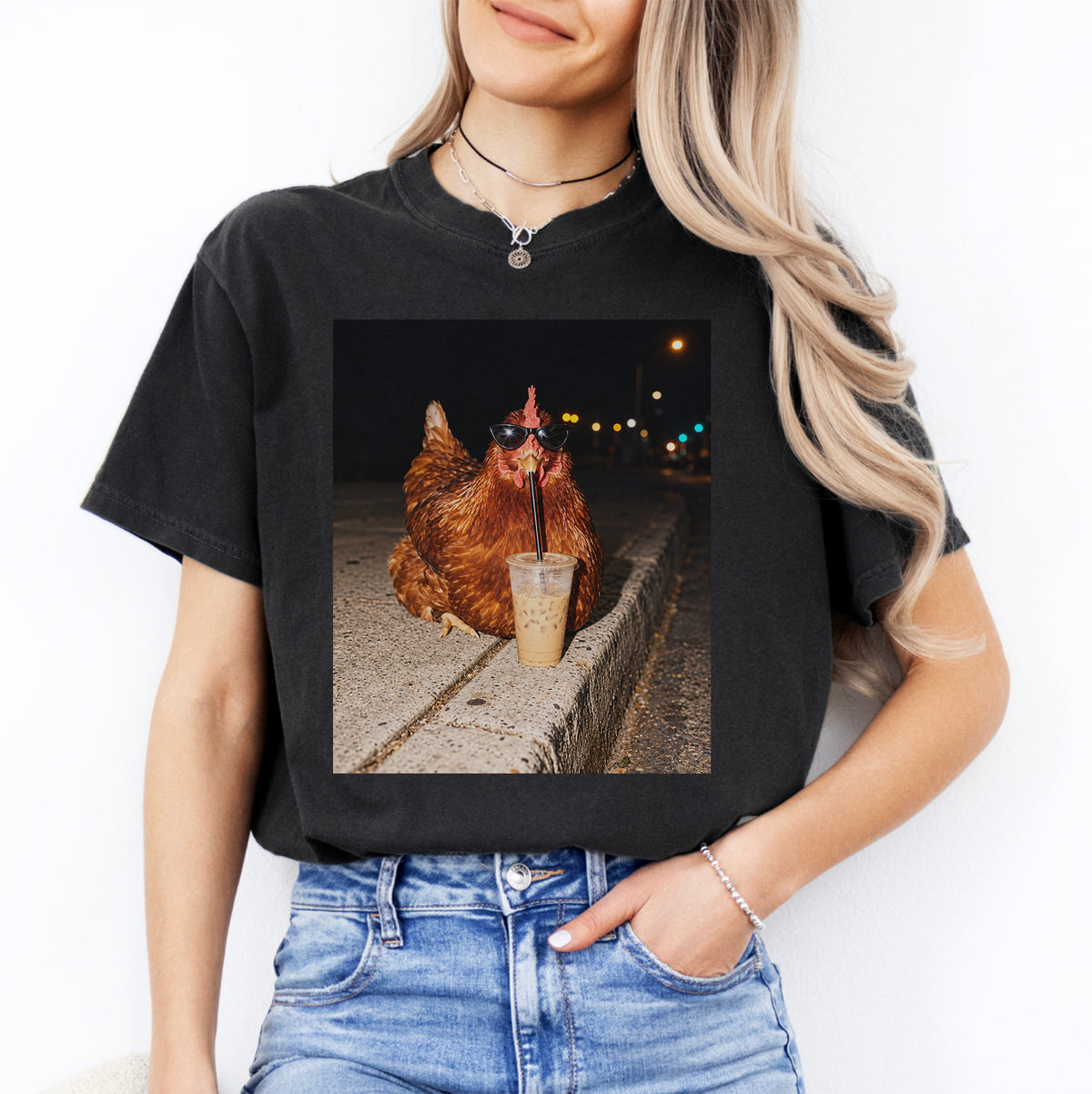 Camiseta «Gallina bebiendo café helado»