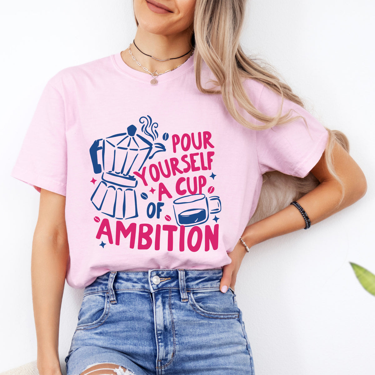 Retro-Kaffeeshirt mit dem Aufdruck „Pour Yourself a Cup of Ambition“