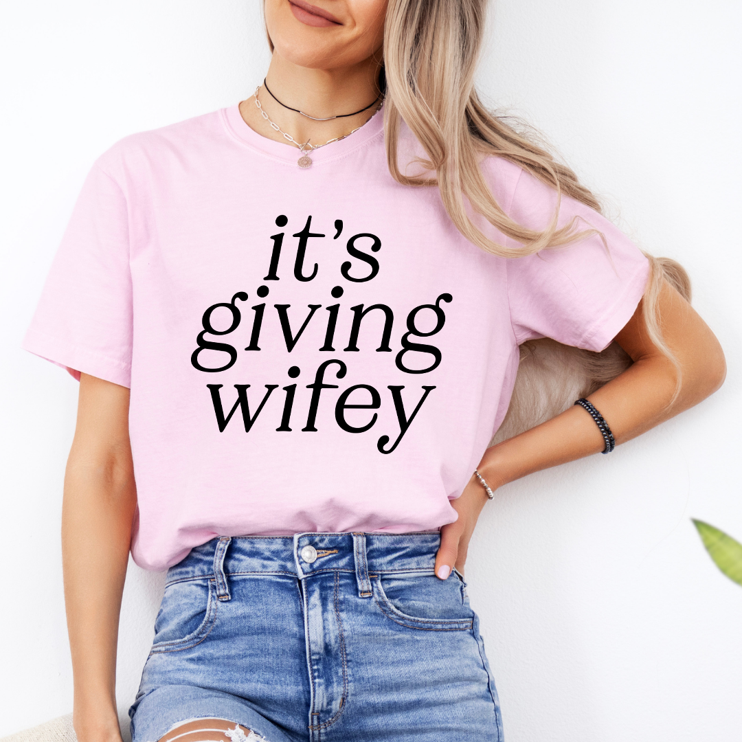 It's Giving Wifey Tee