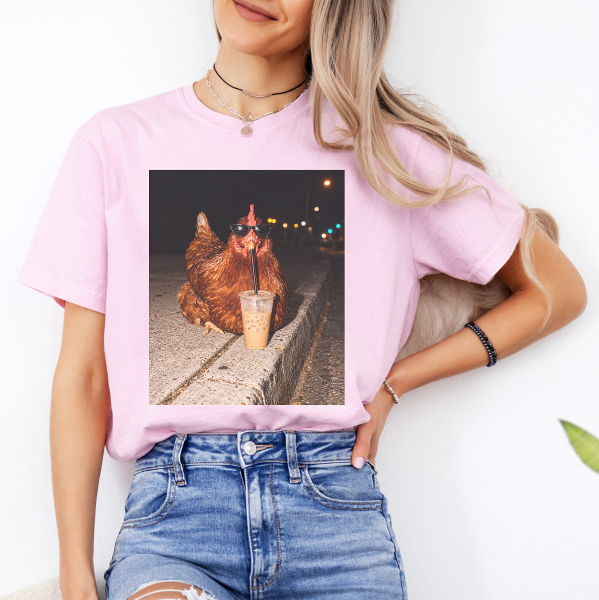 Camiseta «Gallina bebiendo café helado»