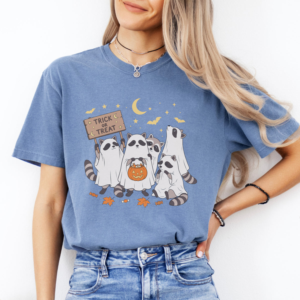 „Cute Raccoon Trick Or Treat“ – Verspieltes Halloween-T-Shirt mit Tiermotiv
