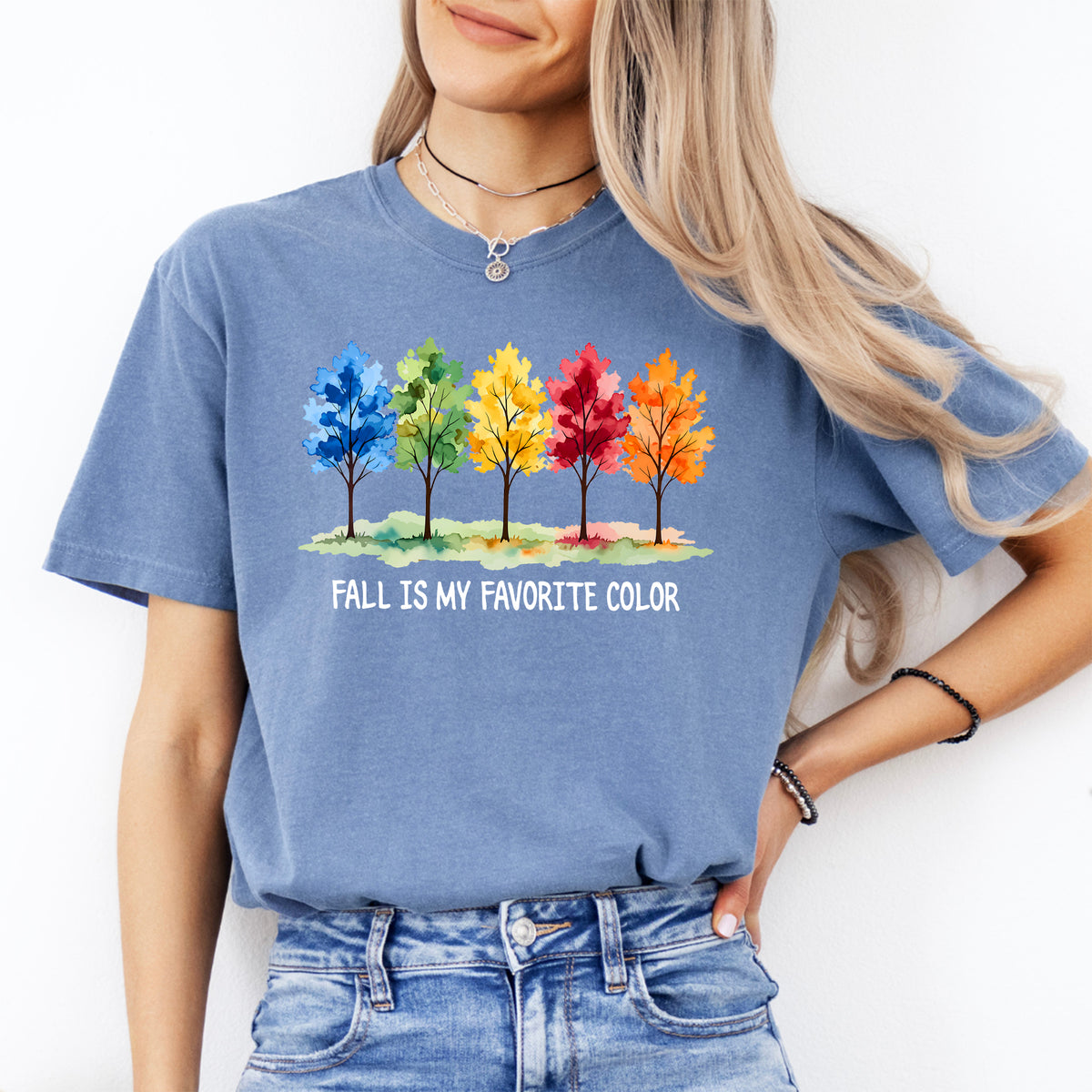 \"Fall Is My Favorite Color\" – T-shirt graphique à l’aquarelle avec arbres d’automne