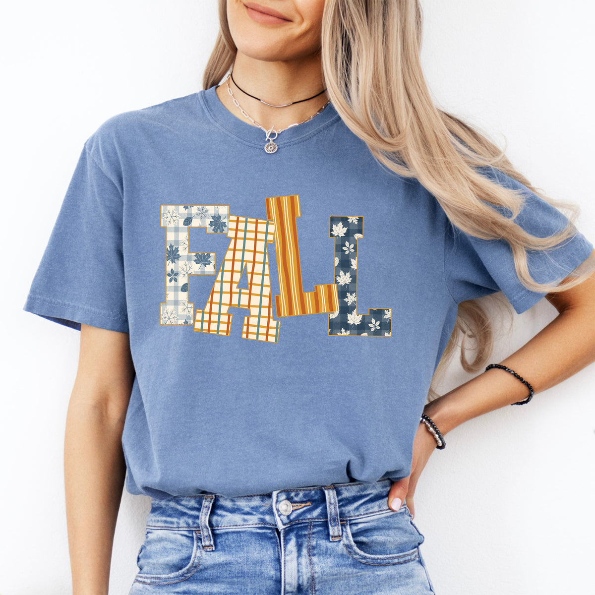 Herbstliches Grafik-Shirt mit Karomuster und „FALL“-Schriftzug