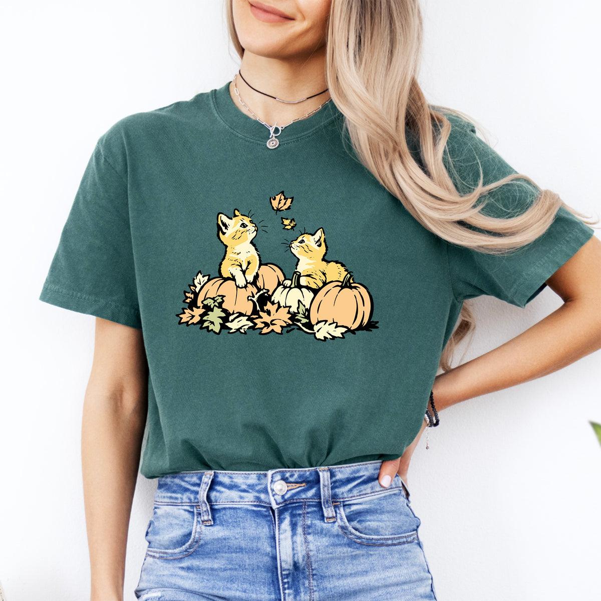 T-shirt mignon avec chaton et citrouille