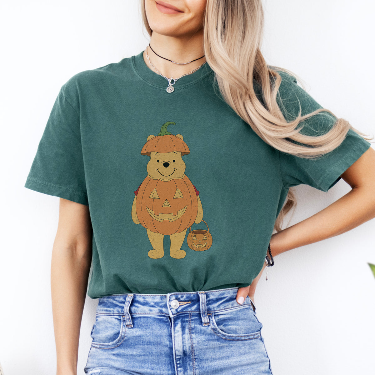 Nostalgisches T-Shirt mit Herbst- und Spooky-Season-Print – \"Winnie Puuh mit Kürbis\"