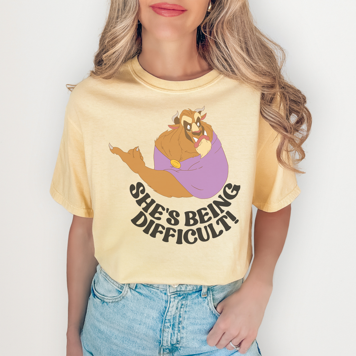 Freches lustiges T-Shirt mit Motiv – \„She's Being Difficult!\“
