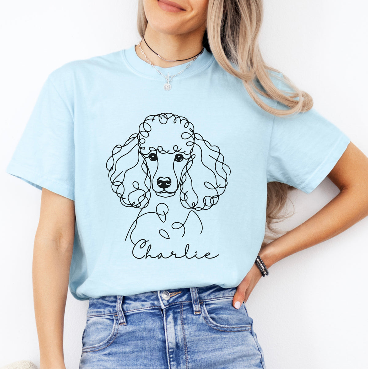 T-Shirt mit personalisiertem Namen und Pudel-Lineart