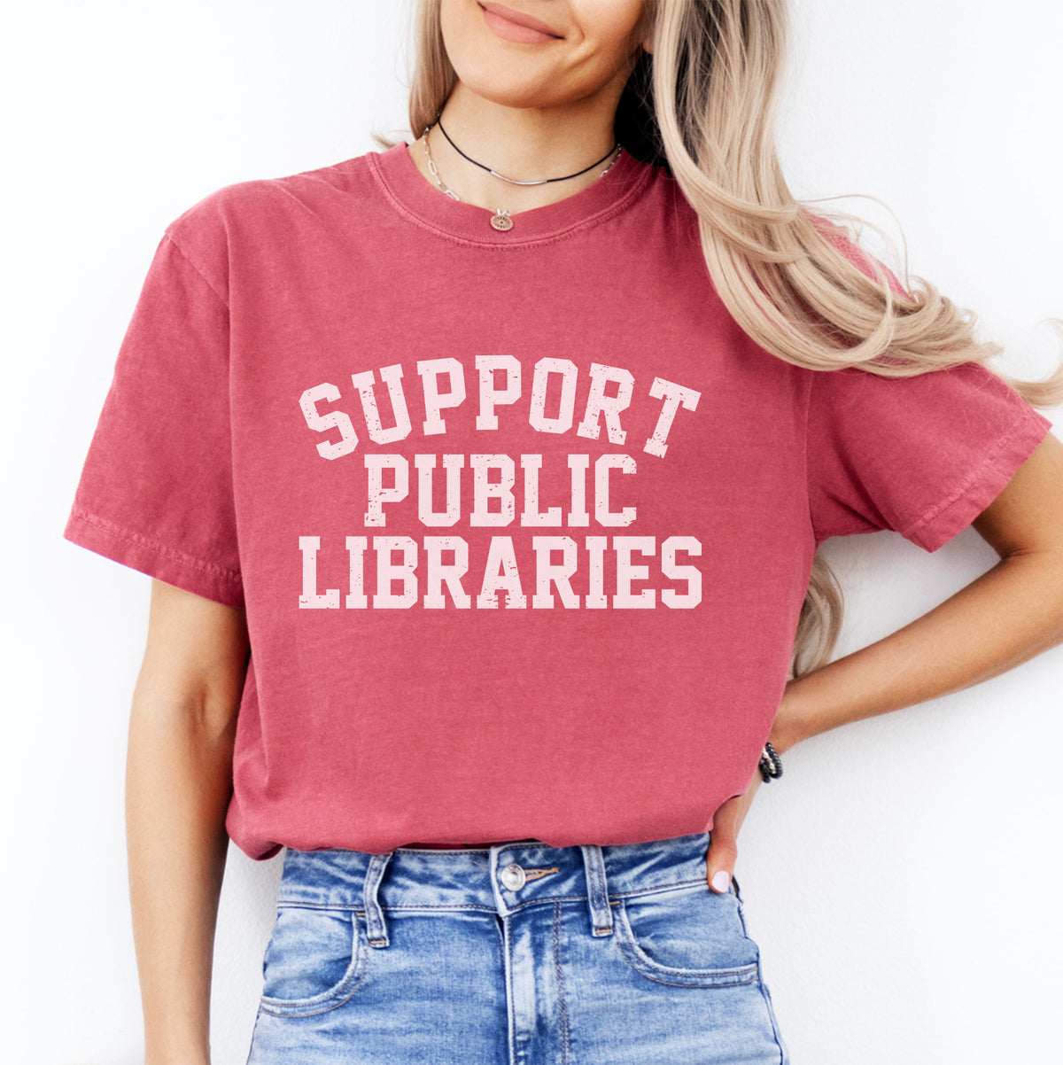 Print-T-Shirt für Bibliothekarinnen und Buchliebhaber – \"Unterstützt öffentliche Bibliotheken\"