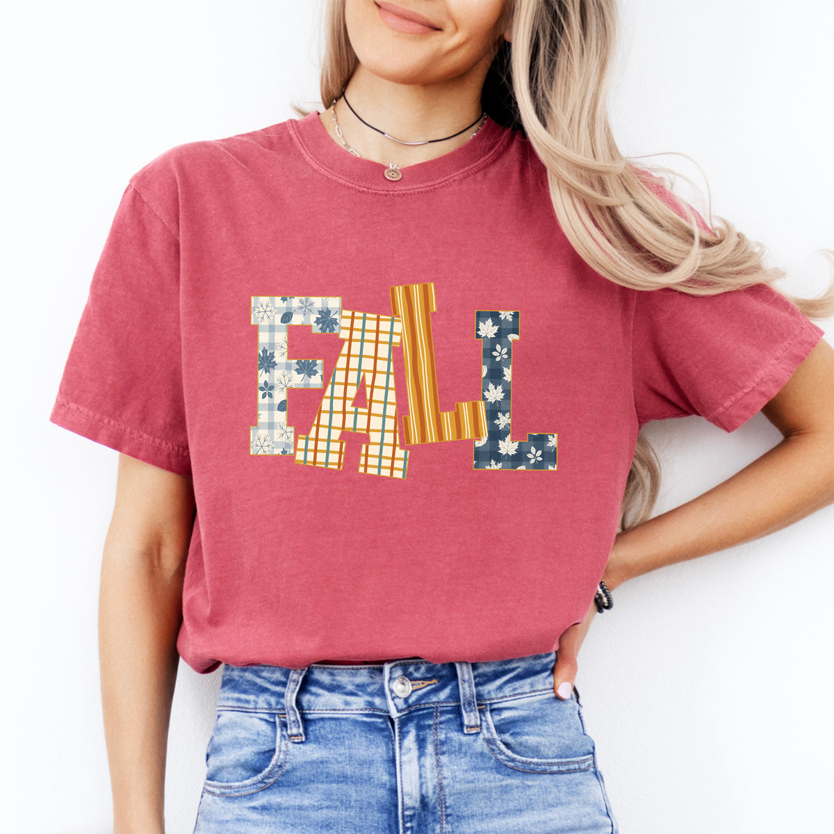 Herbstliches Grafik-Shirt mit Karomuster und „FALL“-Schriftzug