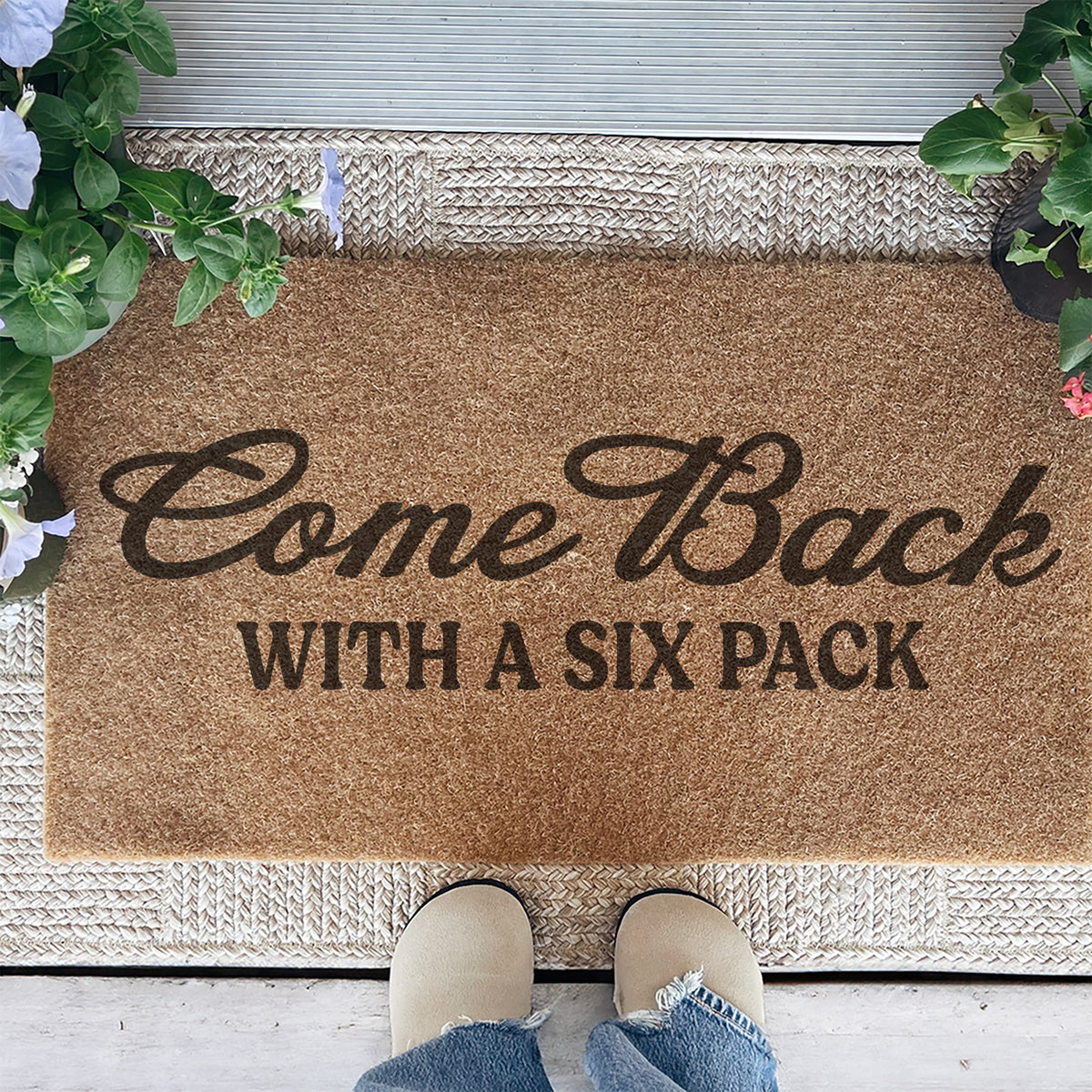Tapete de bienvenida «Vuelve con un six-pack»