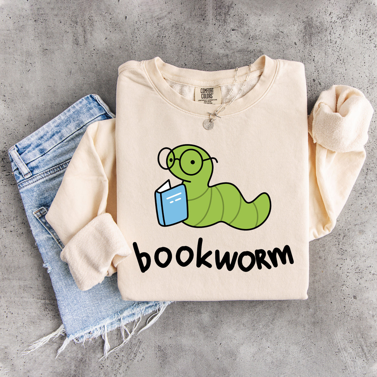 „Bookworm“ – niedliches Sweatshirt mit lesender Raupe als Motiv