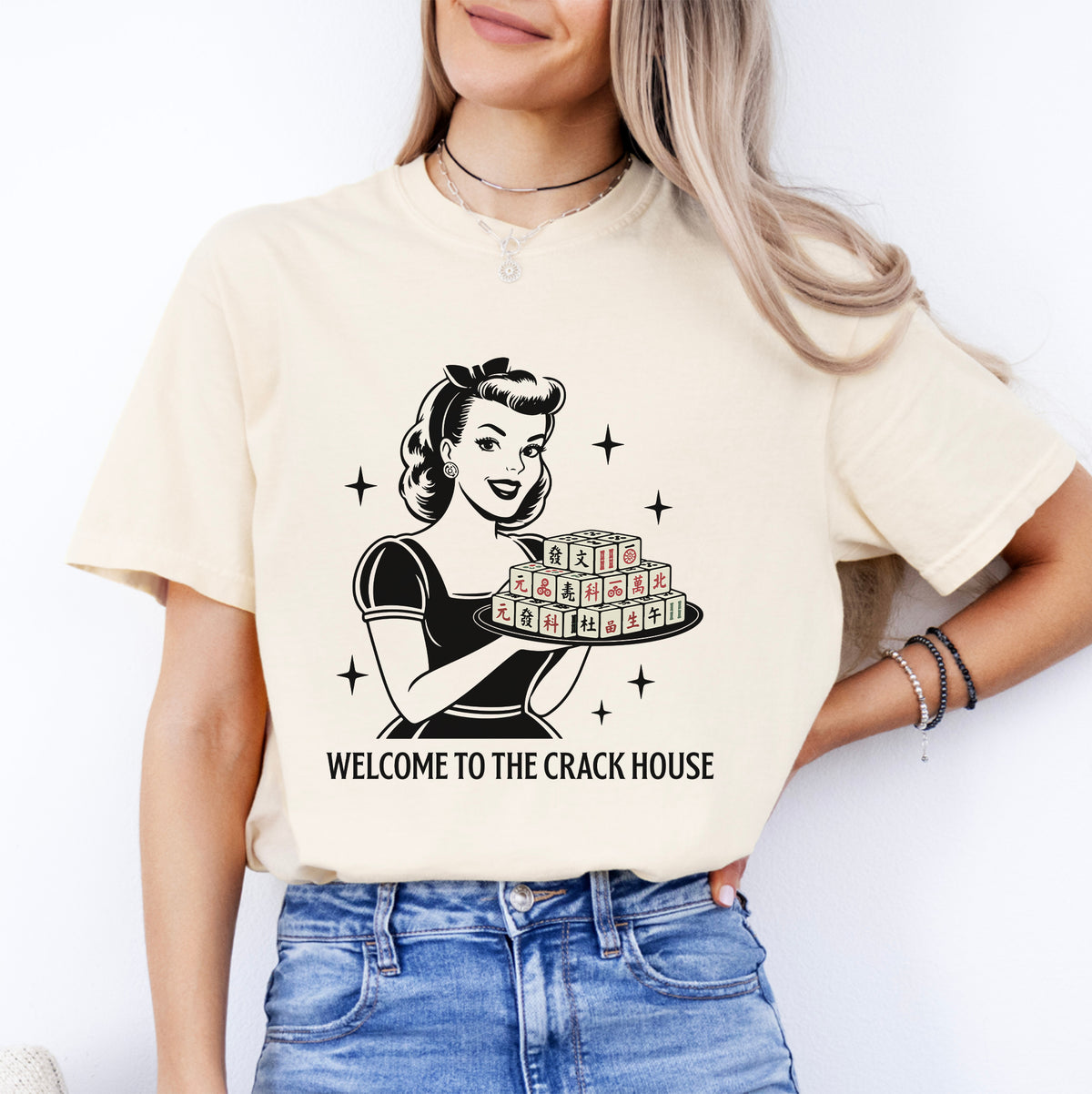 Vintage-Freizeithemd im Stil der 1950er mit Mahjong-Gastgeberin und Grafik – „Willkommen im Crackhaus“