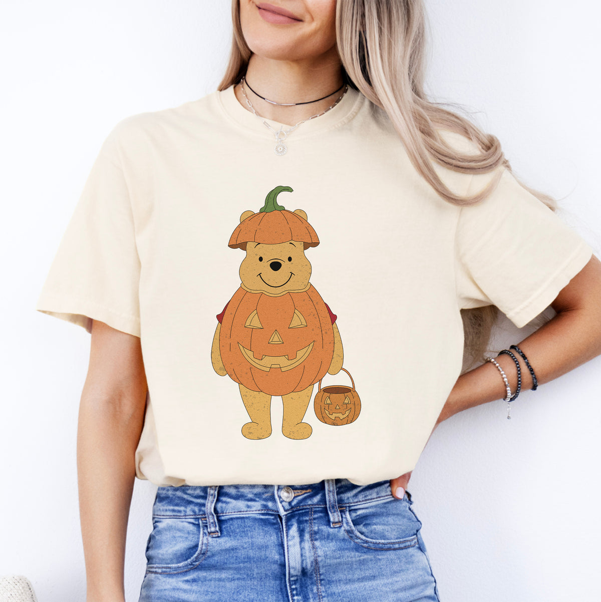 Nostalgisches T-Shirt mit Herbst- und Spooky-Season-Print – \"Winnie Puuh mit Kürbis\"