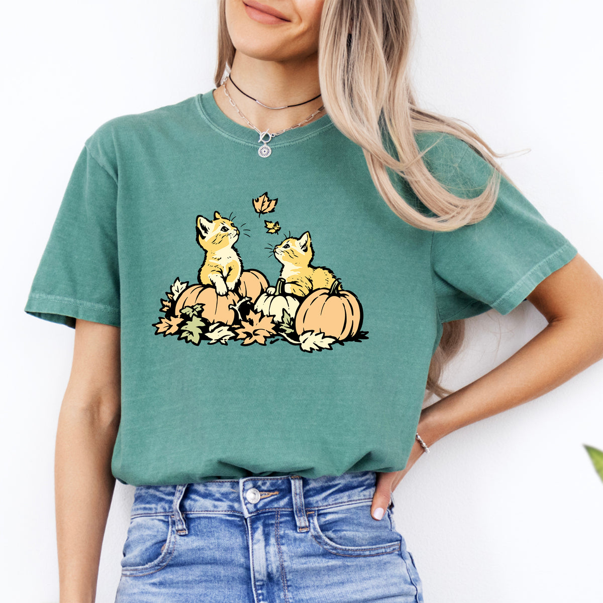 T-shirt mignon avec chaton et citrouille