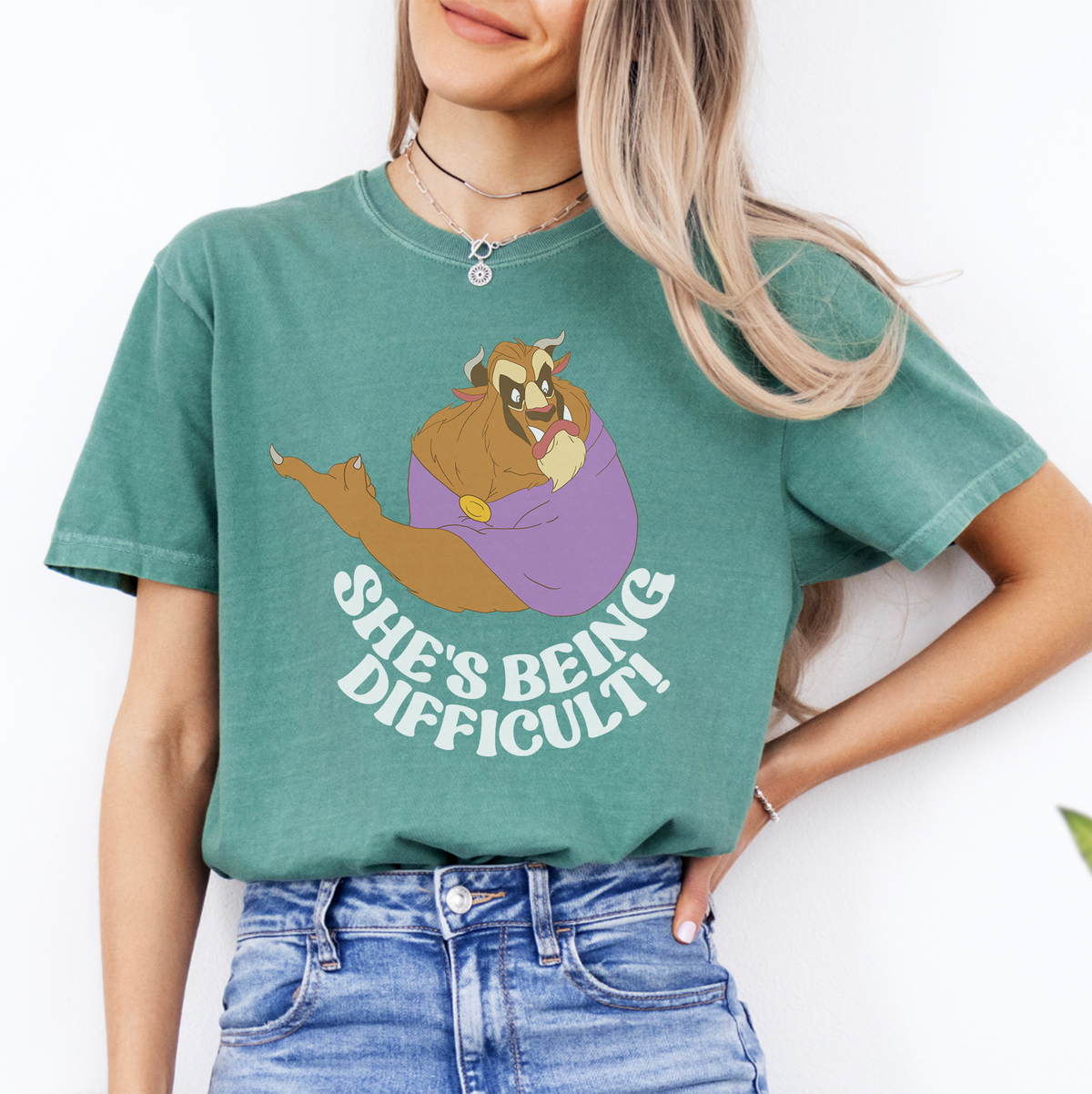 Freches lustiges T-Shirt mit Motiv – \„She's Being Difficult!\“