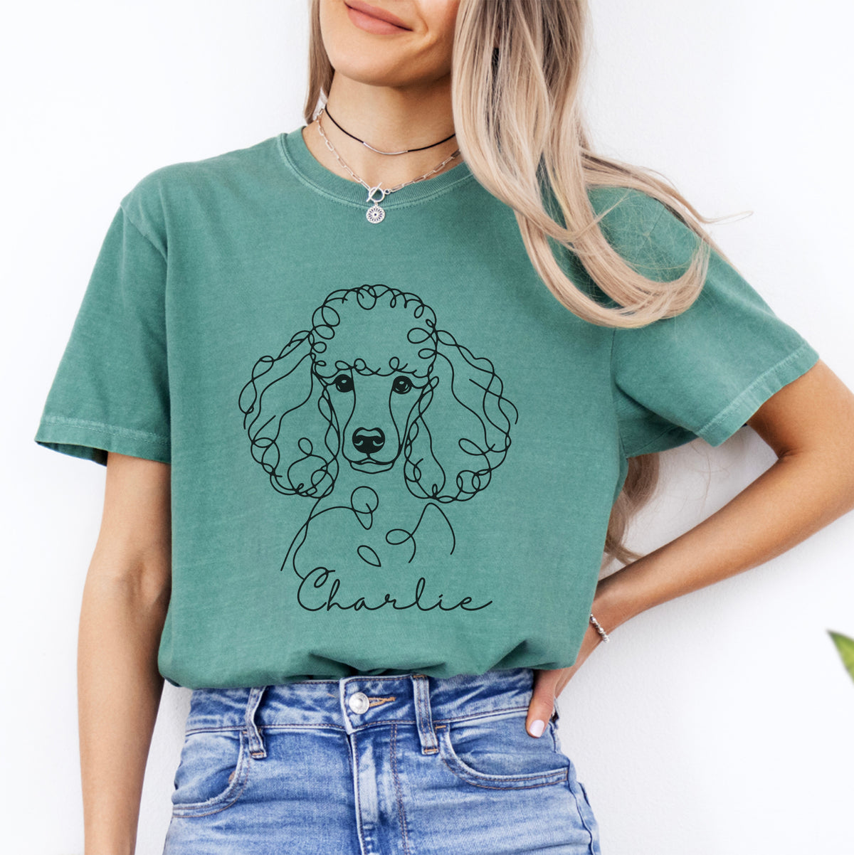 T-Shirt mit personalisiertem Namen und Pudel-Lineart