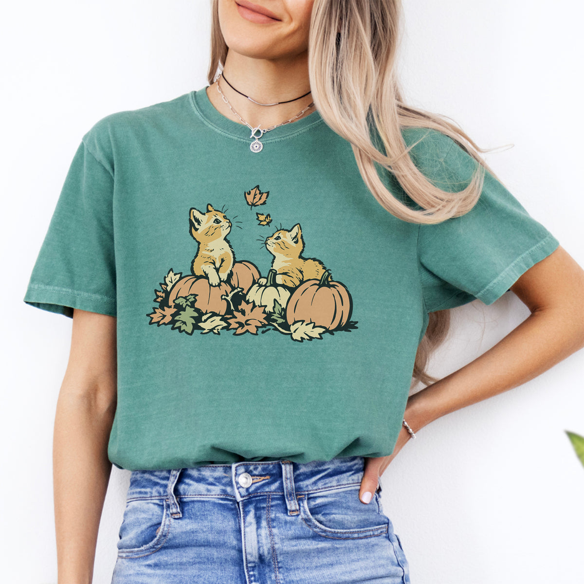 T-shirt mignon avec chaton et citrouille