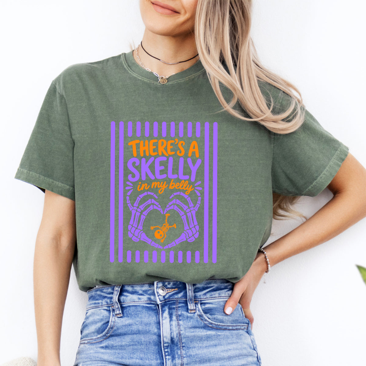 "There's a Skelly in My Belly" T-shirt graphique de grossesse pour Halloween