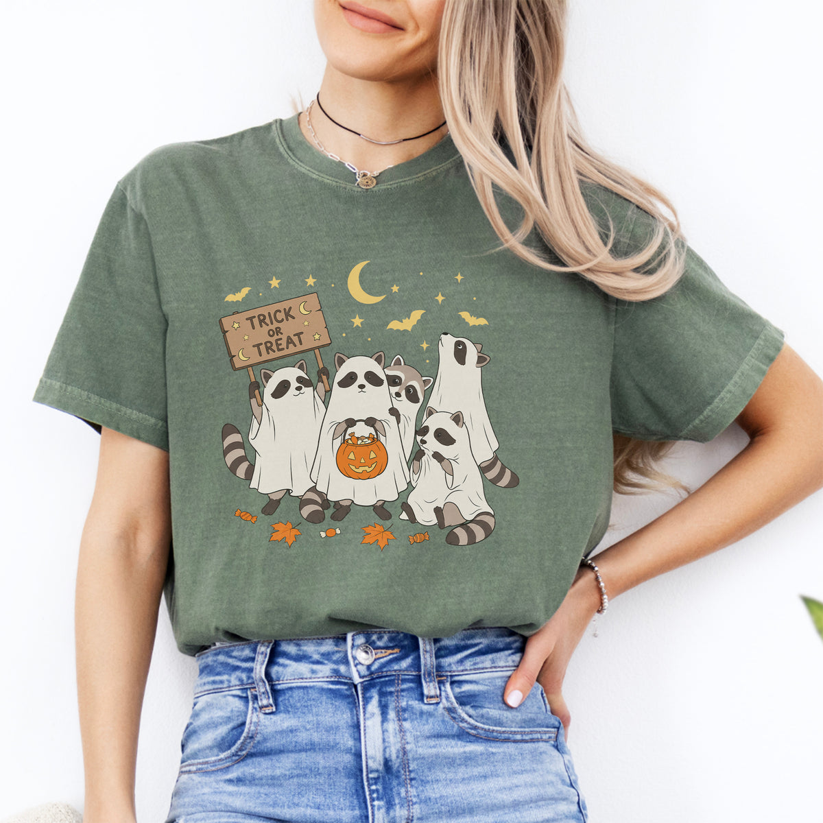 „Cute Raccoon Trick Or Treat“ – Verspieltes Halloween-T-Shirt mit Tiermotiv