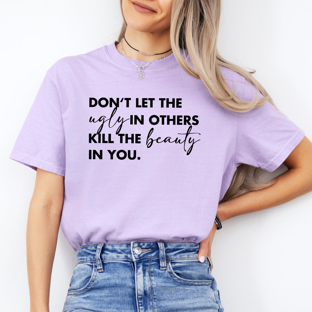 Inspirierendes Grafik-T-Shirt zum Thema Mindset – „Lass nicht zu, dass das Hässliche in anderen die Schönheit in dir zerstört“