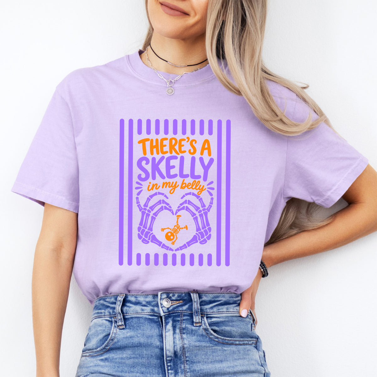"There's a Skelly in My Belly" T-shirt graphique de grossesse pour Halloween