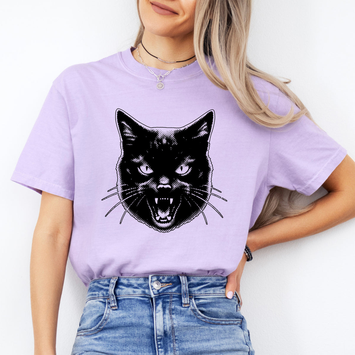 Haut graphique rétro vintage des années 90 à motif de chat noir qui crache