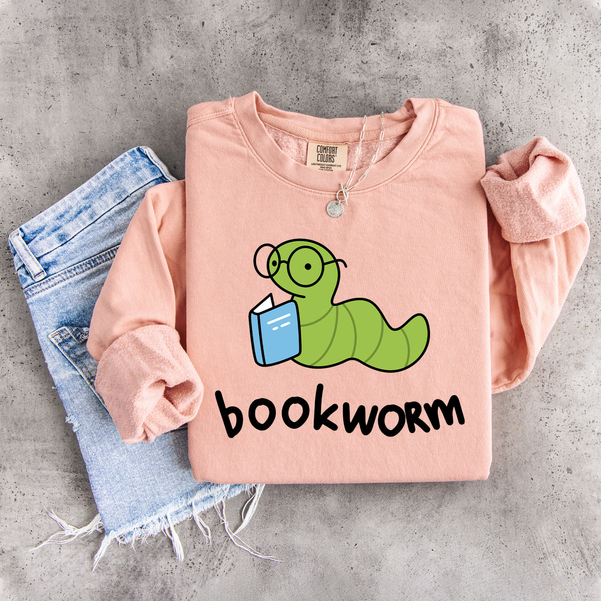 „Bookworm“ – niedliches Sweatshirt mit lesender Raupe als Motiv