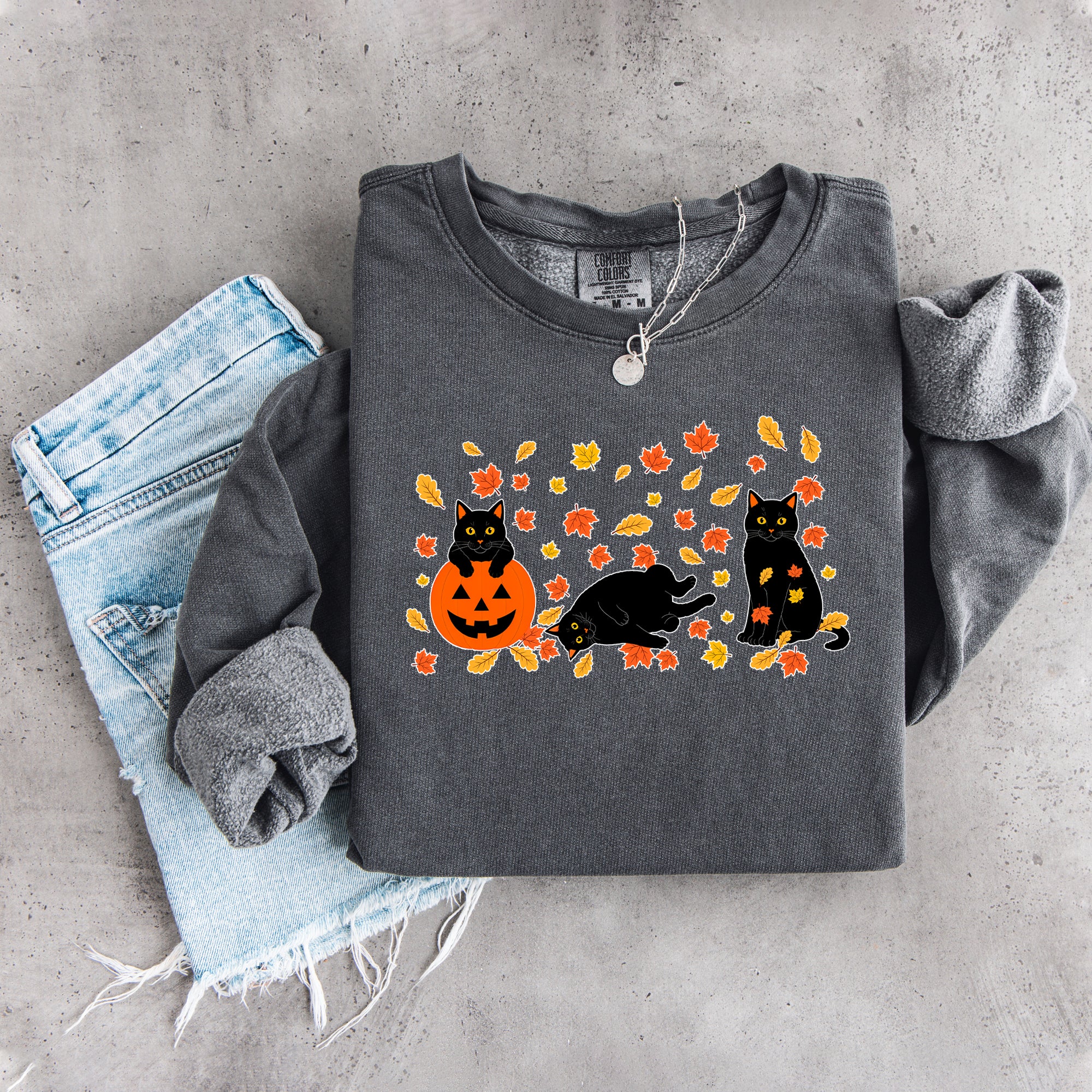 Schwarzes Herbst-Sweatshirt mit schwarzer Katze