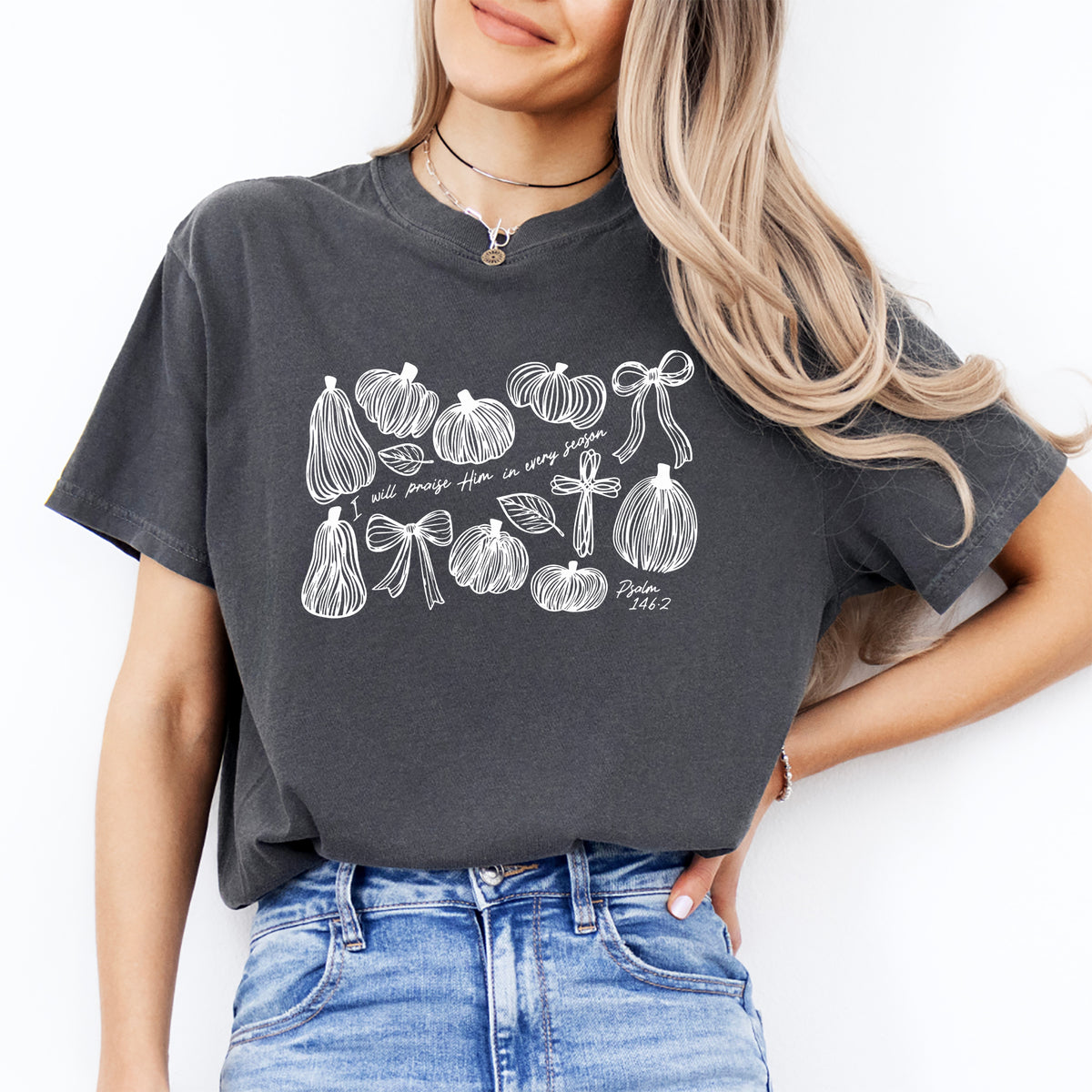 Christliches Grafikshirt mit Kürbis- und Schleifenmotiv – „I Will Praise Him In Every Season“