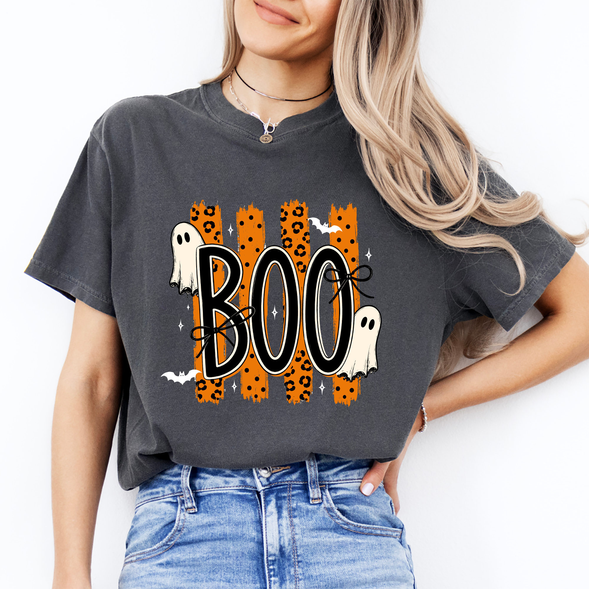 Camiseta de Halloween a rayas «BOO» y espeluznante