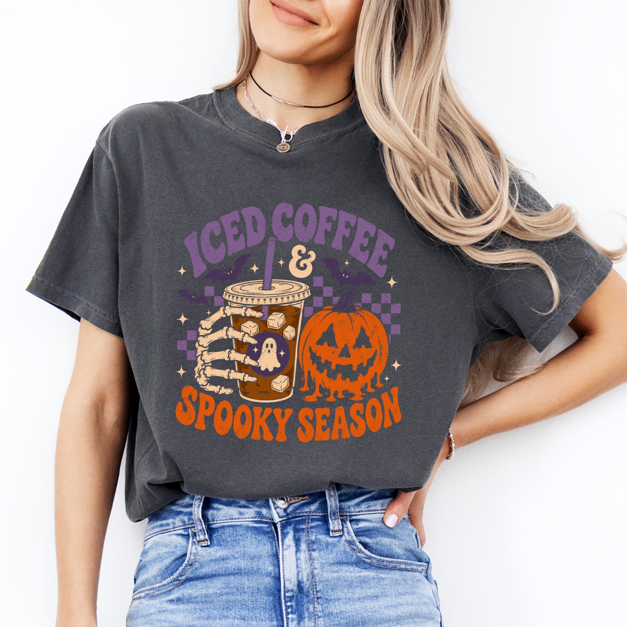 Camiseta «Iced Coffee And Spooky Season»