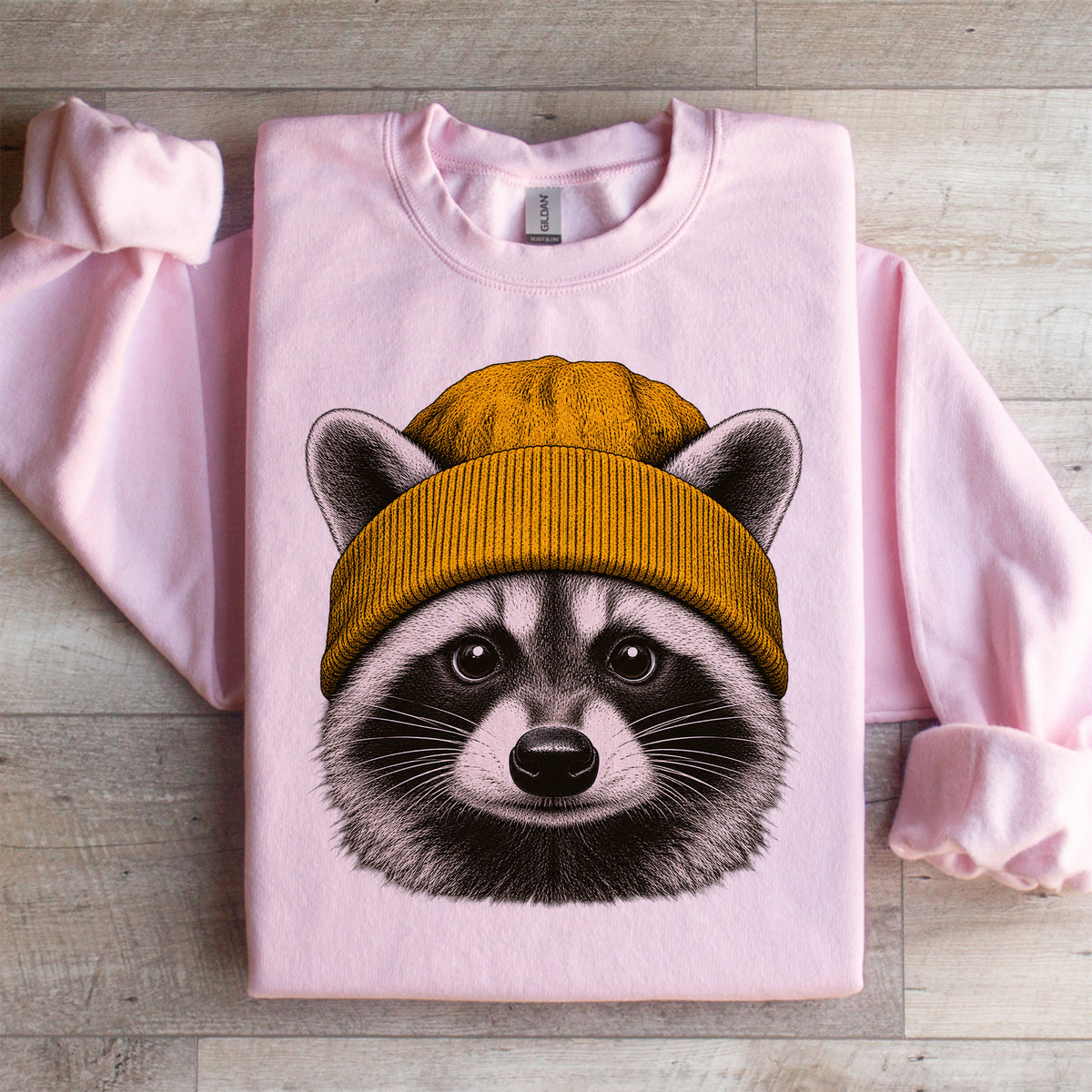 Sudadera con un mapache con gorro de lana