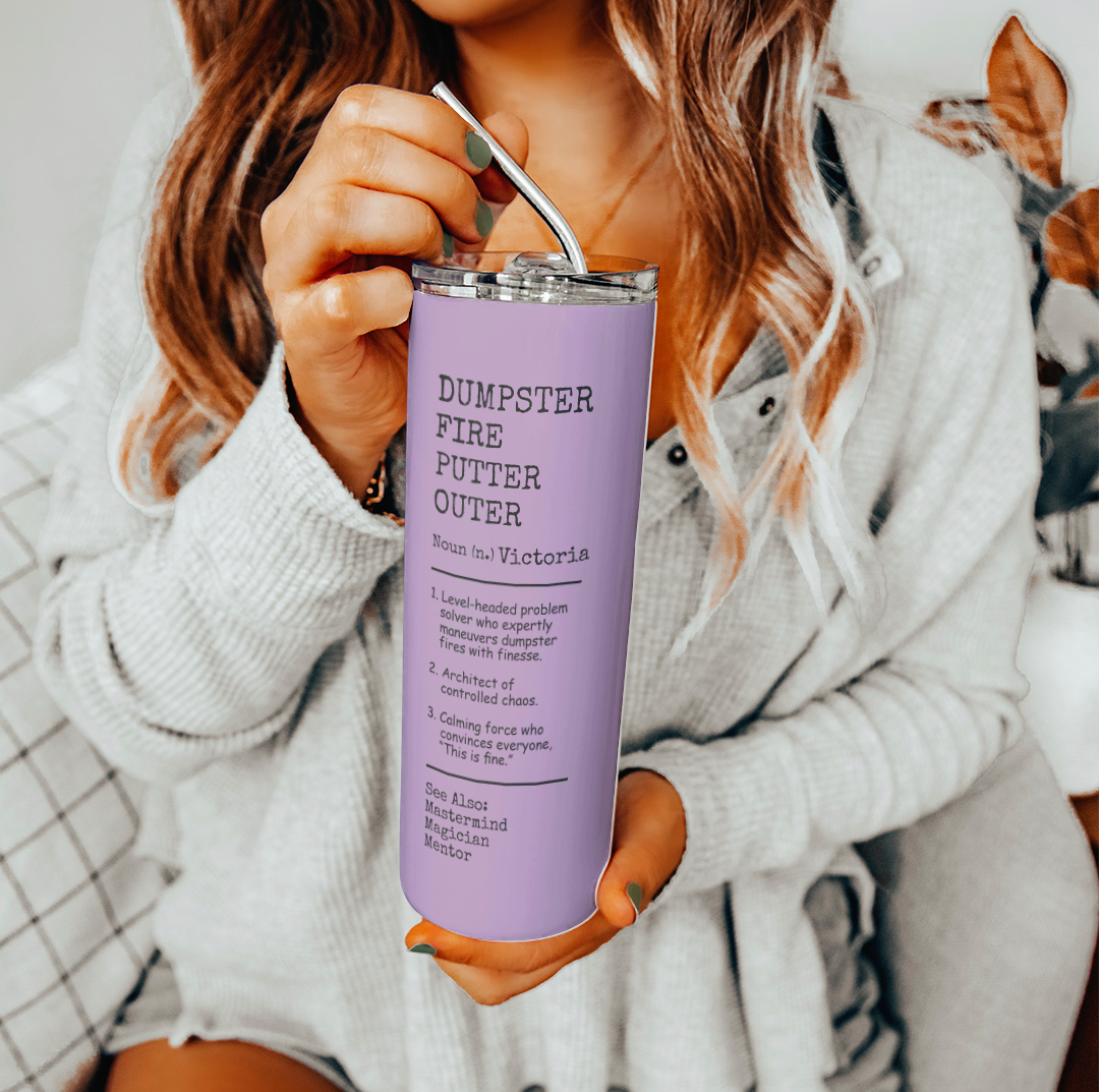 Personalisierbarer „Dumpster Fire“-Becher mit dem Namen „Putter Outer“