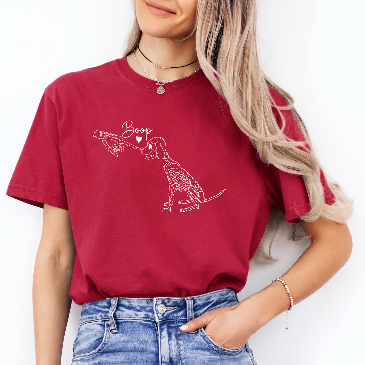 T-shirt « Toucher le nez du chien squelette »
