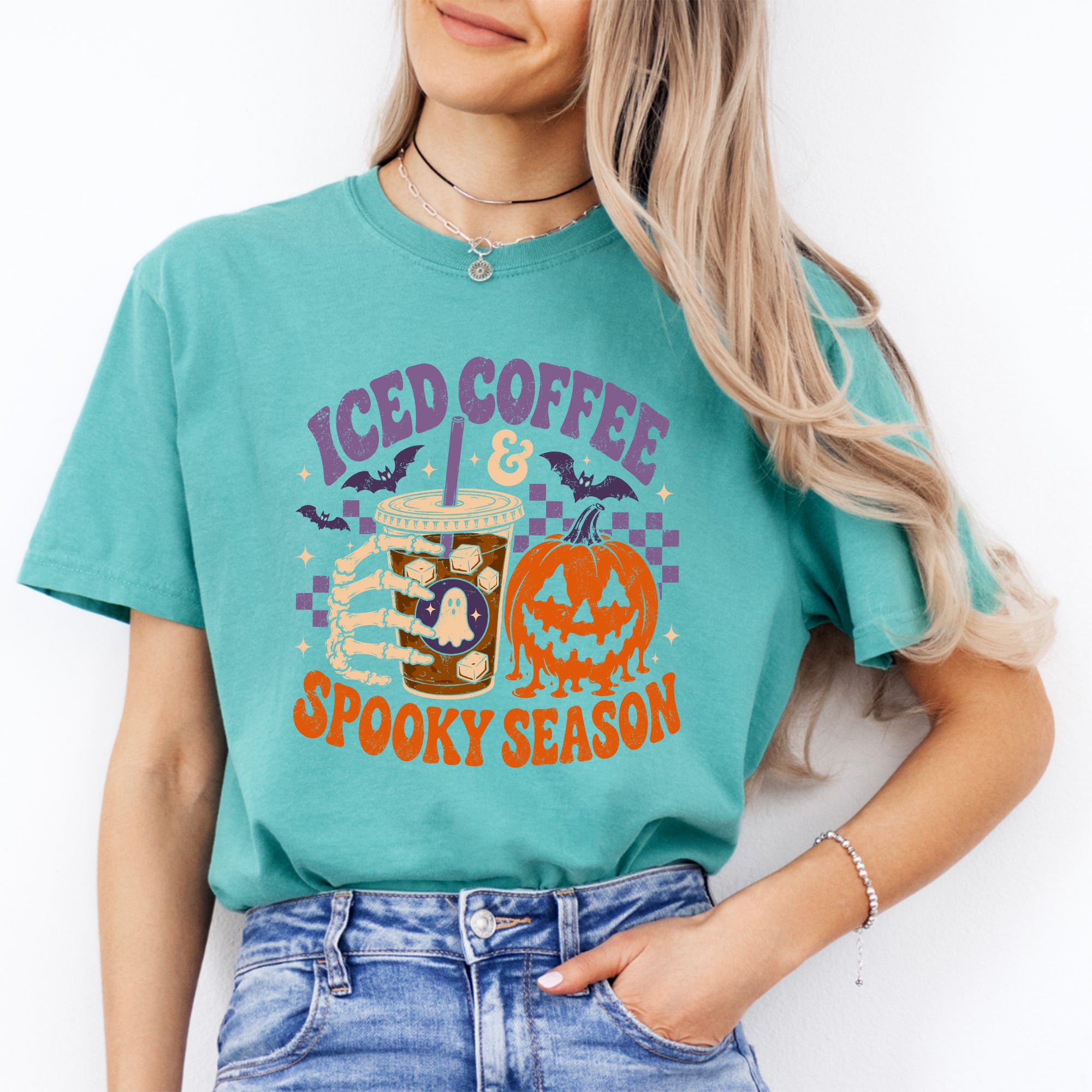 Camiseta «Iced Coffee And Spooky Season»