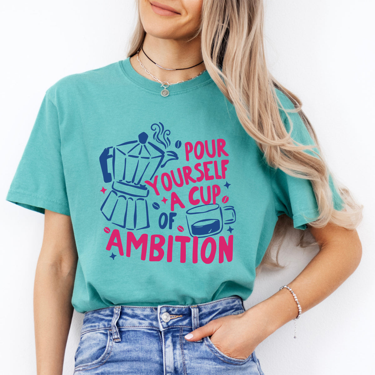 Retro-Kaffeeshirt mit dem Aufdruck „Pour Yourself a Cup of Ambition“