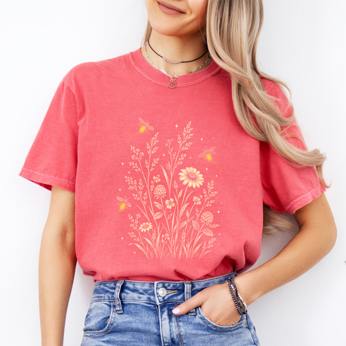 Botanisches Wildblumen-Glühwürmchen-Shirt – Florales Grafik-T-Shirt mit Sommerwiesenmotiv