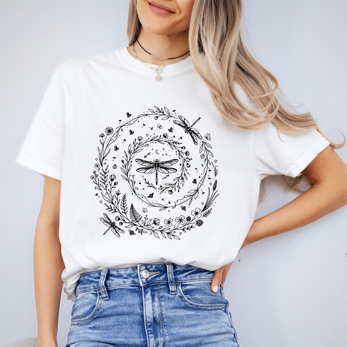 Grafik-Oberteil mit botanischem Libellenkranz – Shirt für Naturliebhaber